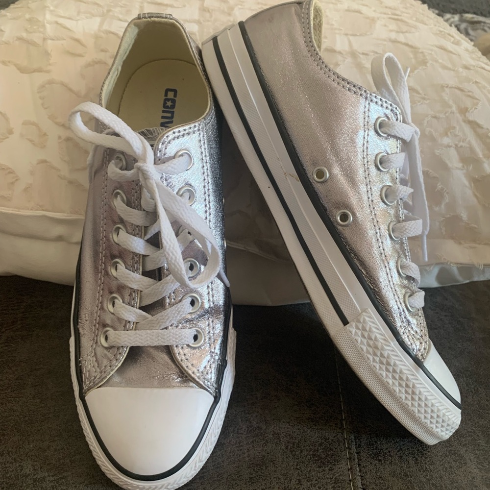 ❤️❤️ SILVER Converse All⭐️Star EUC Size 8